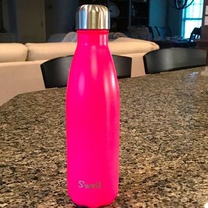 Swell Neon Pink 17oz Bottle